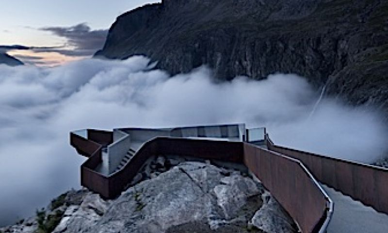 Wie durft? Spectaculair uitzichtpunt op 850 meter hoogte in Noorwegen