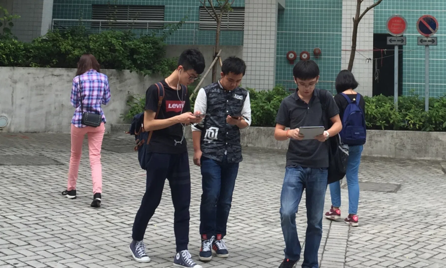 Veel meer gewonden onder voetgangers door telefoons