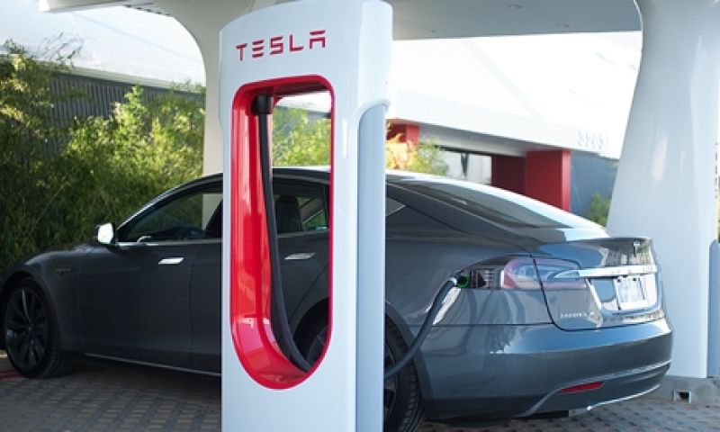 Alle auto's 1 lader? Tesla deelt z'n Supercharger-patenten