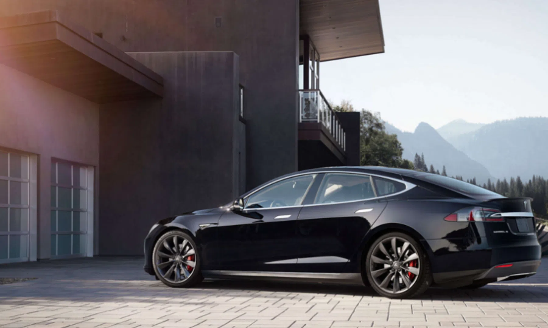 Tesla's zelfparkeerfunctie werkt nu ook in Nederland