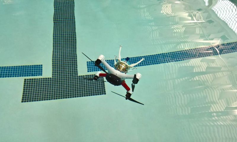 Video: deze drone kan vliegen en onder water duiken
