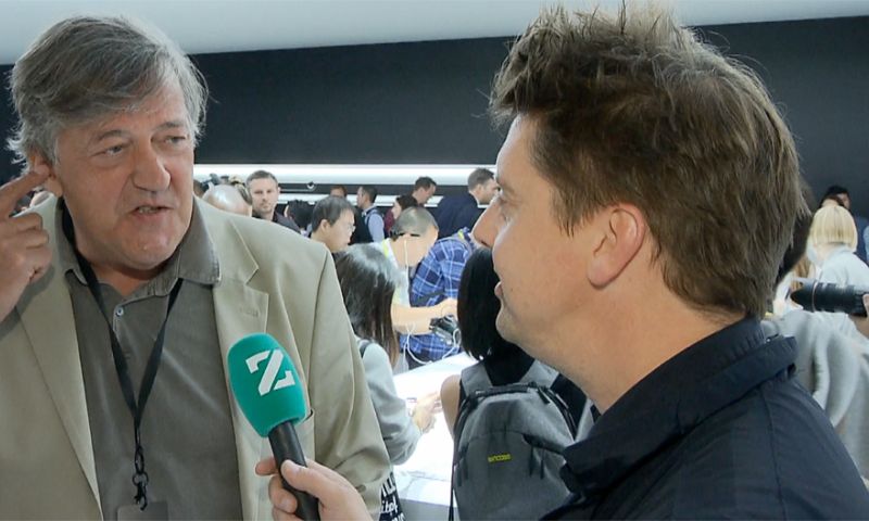 Bright TV: comedian én Apple-fanaat Stephen Fry 