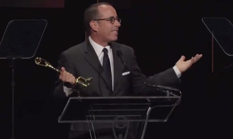 Video: Jerry Seinfeld steekt de draak met marketing