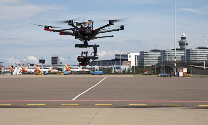 Schiphol test drones inspectie vervoer drone vliegveld