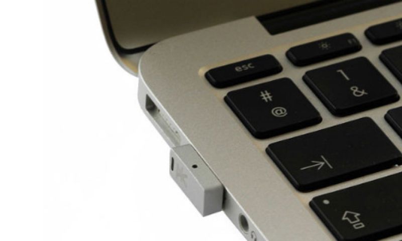 Usb-stick met 'Macbook-design' steekt maar 5 mm uit