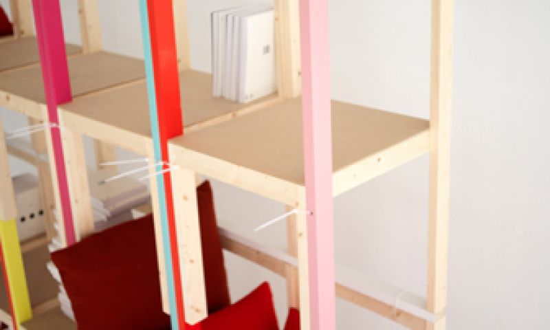 Stoelen stapelen tot kast