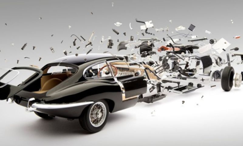 Auto's spatten uit elkaar in deze fotoserie