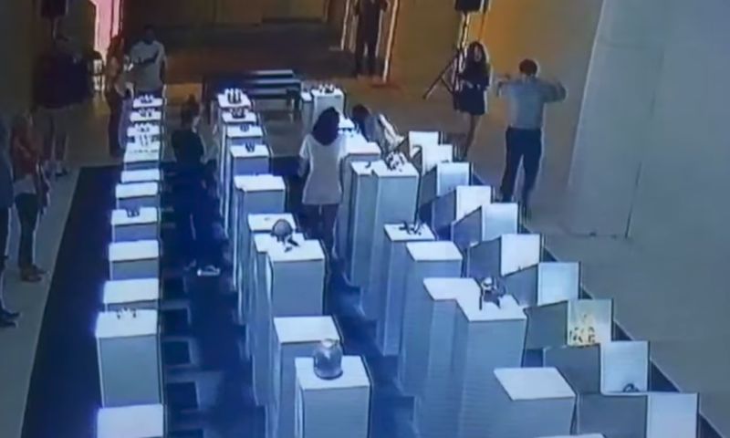 Video: 200.000 dollar schade door één selfie