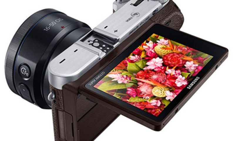 Nieuwe compacte systeemcamera Samsung heeft 'selfie-modus'