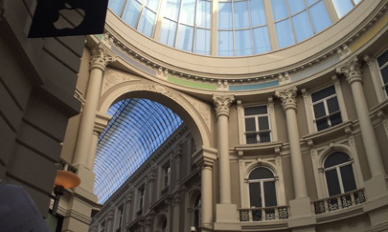 Ruim duizend man bij opening Apple Store in Den Haag