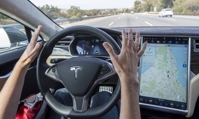 Tesla zelfrijdende auto fsd elon musk nederland zelfrijdend