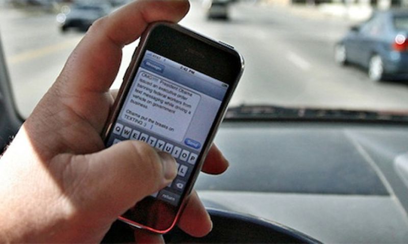 Zo wil Apple sms'en tijdens het rijden blokkeren