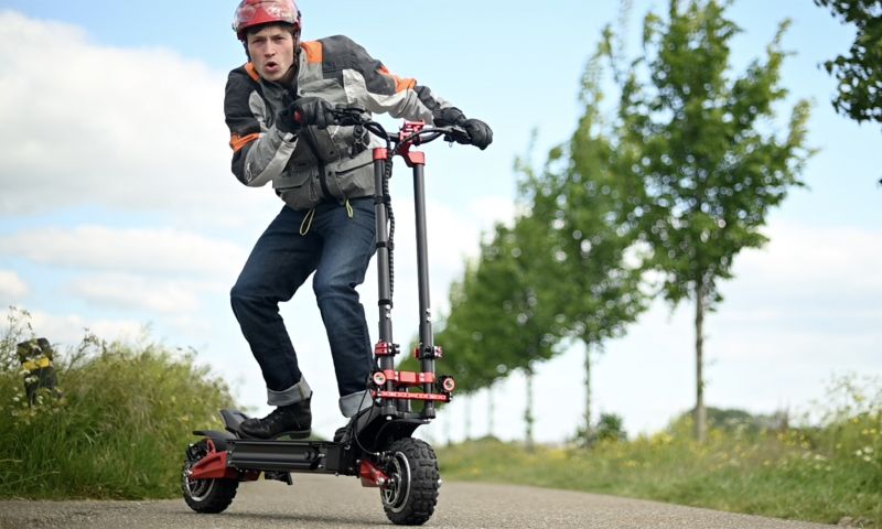 Deze step gaat 120 kilometer per uur