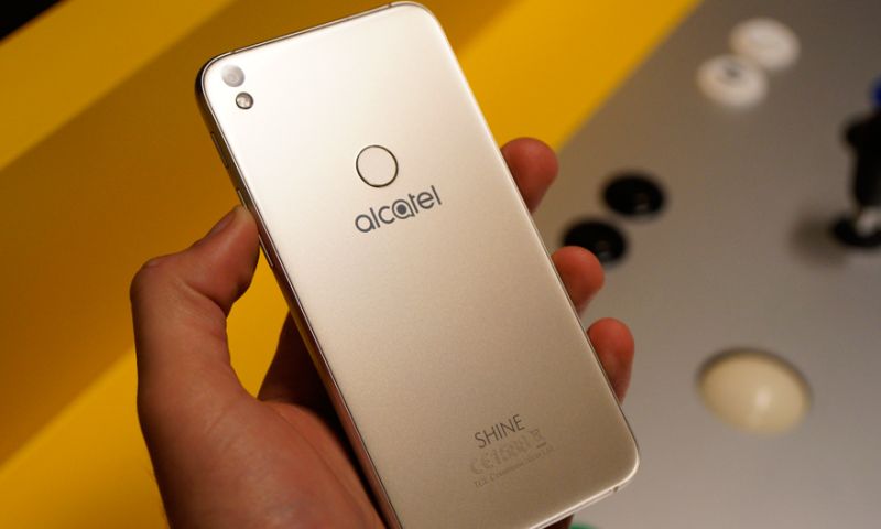 Alcatel lanceert budgettoestel met metaal en glas in Nederland