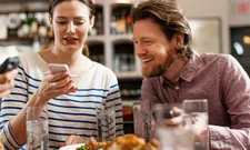 Thumbnail for article: Tinder gaat singles waarschuwen of date crimineel verleden heeft