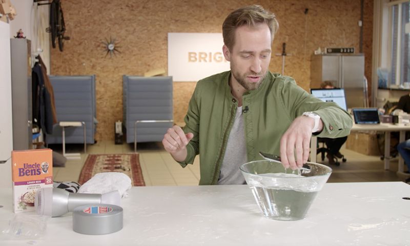 Bright TV: nieuwe, oude en natte telefoons