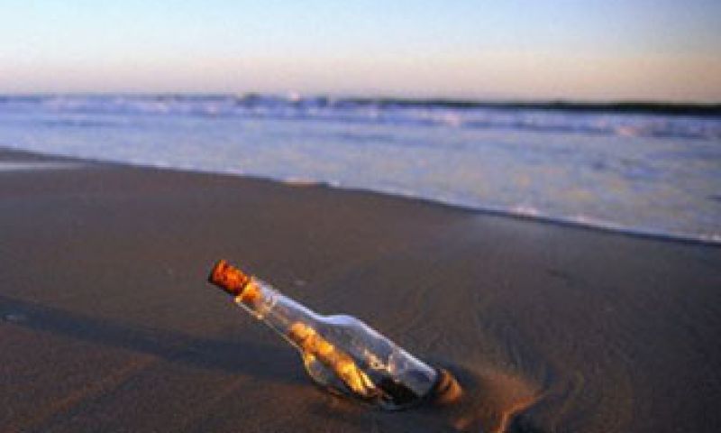 E-mail meets Chatroulette meets flessenpost