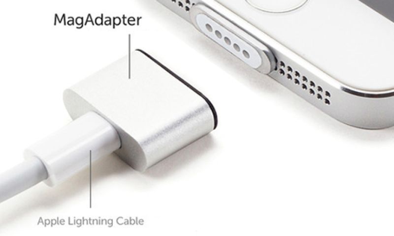 Deze accuverlenger heeft 't: een magnetische plug