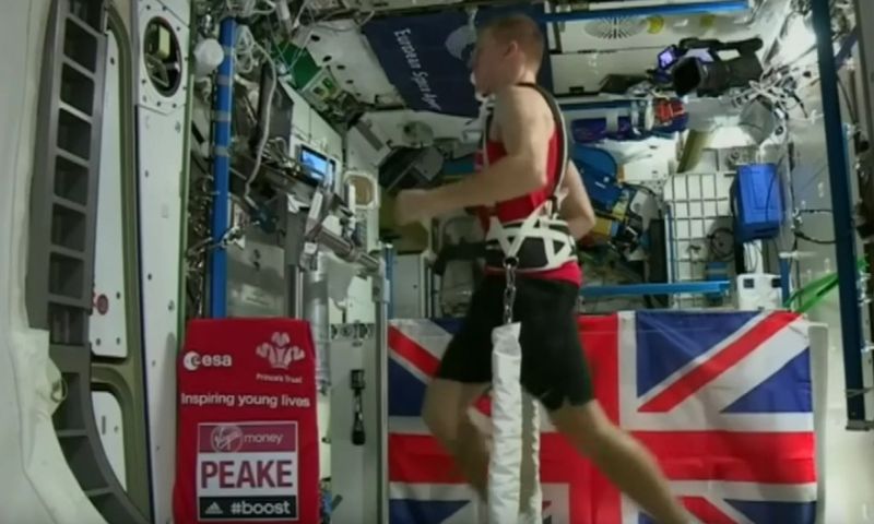 Astronaut loopt marathon in ruimterecord