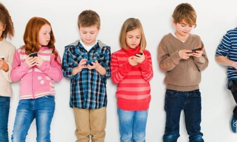 Kwart Nederlandse jeugd belt nooit met z'n smartphone