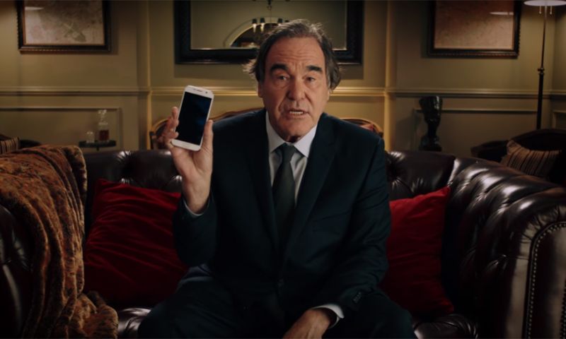 Oproep Oliver Stone: zet je telefoon uit