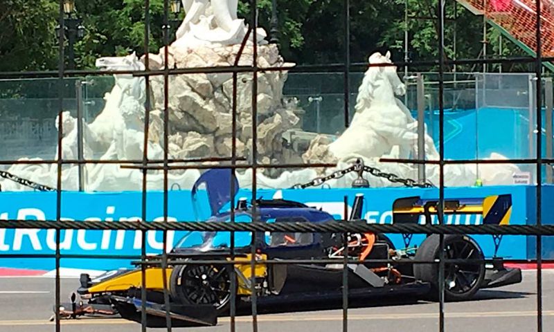 Testrace zelfrijdende auto's eindigt in crash