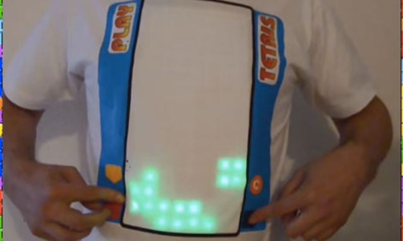 Video: Tetris spelen op een t-shirt