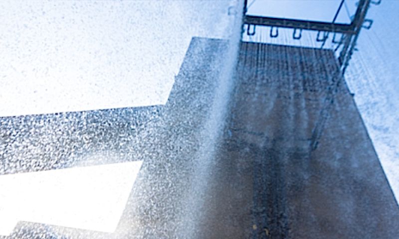 Toren van vallend water