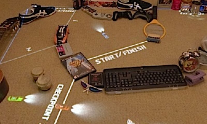 Creative class: Virtuele autootjes botsen tegen echte voorwerpen