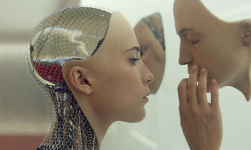 Trailer: scifi over twee mannen en een robot