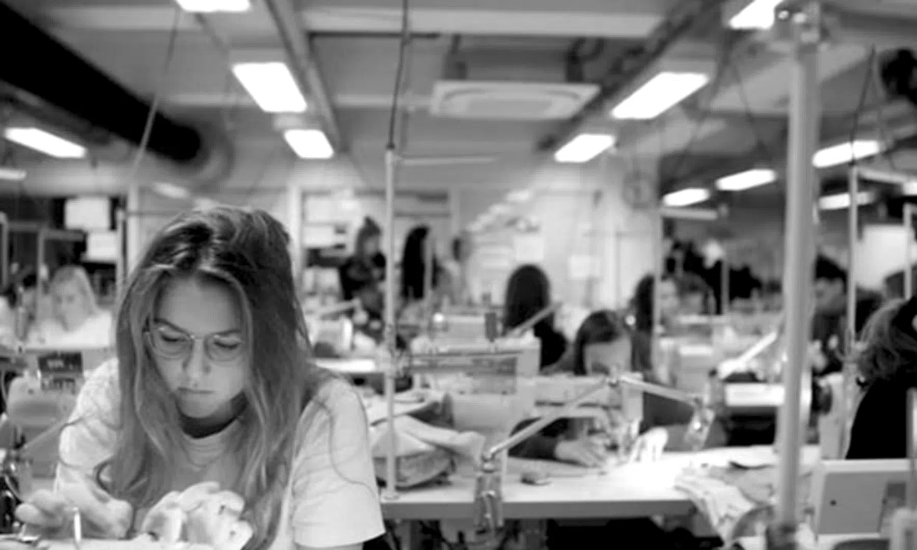 amfi amazone sweatshop lesbos sheltersuit denim tas 