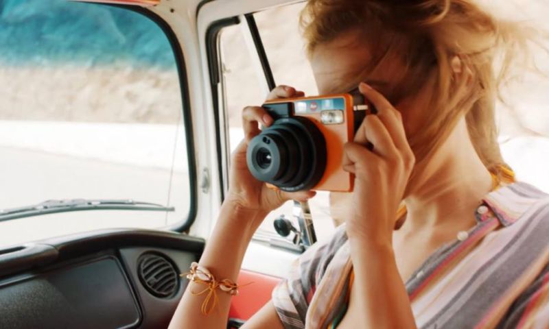 Leica kondigt eigen instantcamera aan