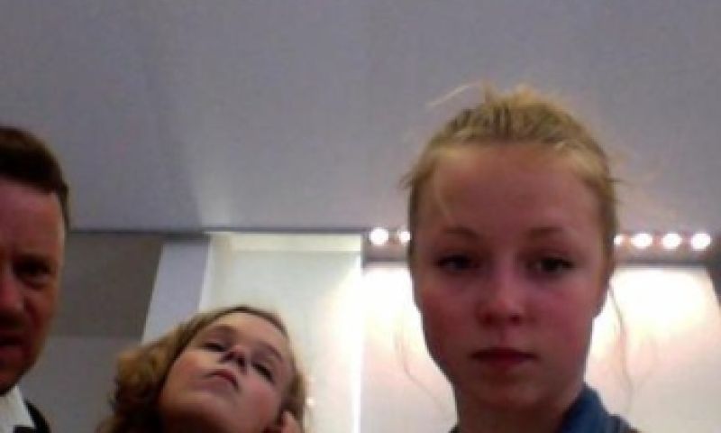 Kunstenaar spioneert in Apple Store