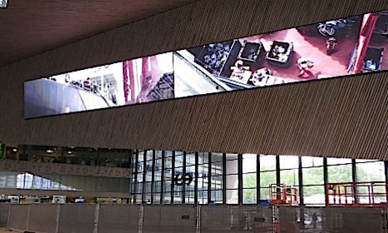 Grootste led-scherm van Europa op Rotterdam CS