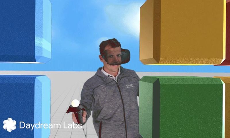 Google-tech toont gezichten door VR-bril heen