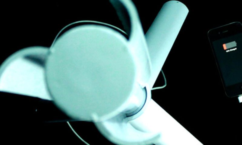 Dit windmolentje laadt je smartphone op