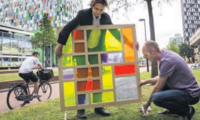 Zonnecellen in Mondriaan-achtig glas-in-lood