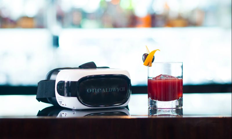 Londense bar serveert cocktail met VR-headset