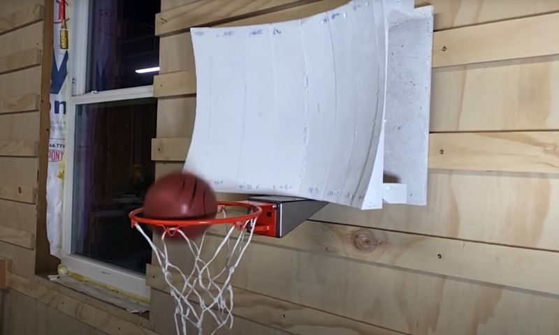 Doehetzelver maakt altijd scorend basketbalbord