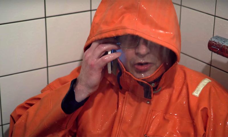 Uitpakparty: Zo maak je elke smartphone waterdicht