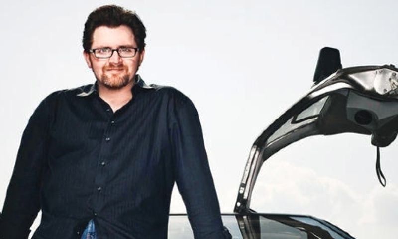 Populaire scifi-schrijver scoort miljoenendeal