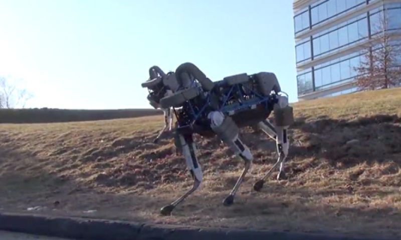 Deze nieuwe robothond schop je niet omver