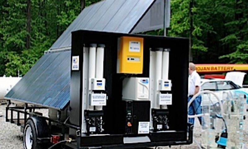 Mobiele zonnecentrale produceert drinkwater en waterstof