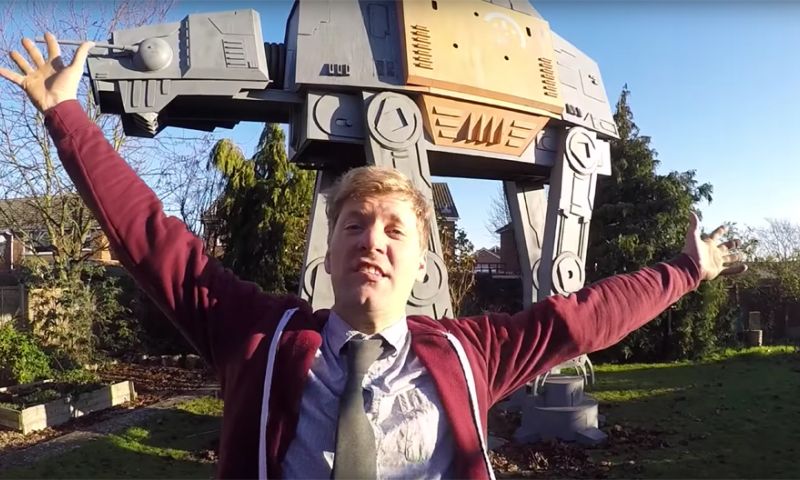 Video: Colin Furze bouwt enorme Star Wars-robot als speelhuis