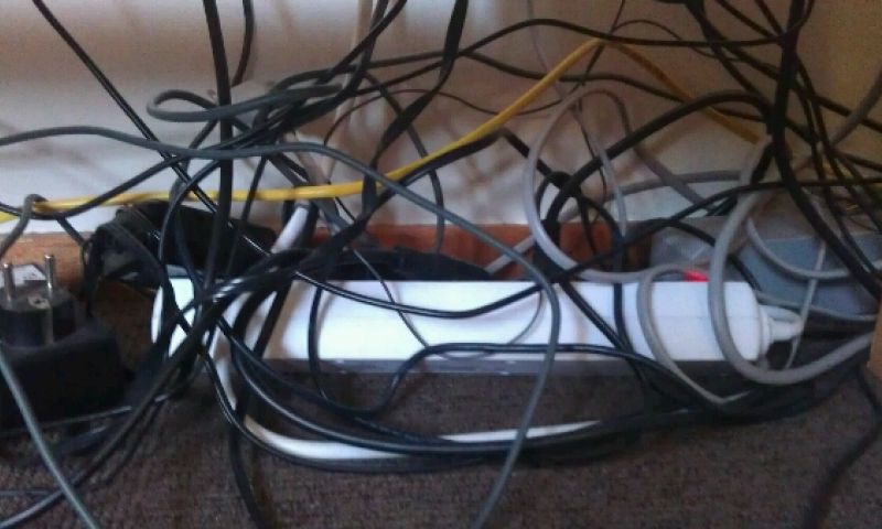 Orde in je jungle van draden en stekkers