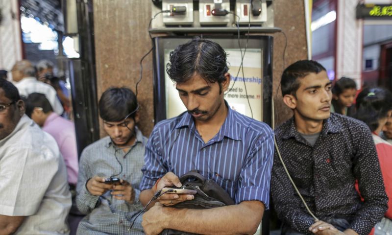 India wil dat bedrijven smartphones van 30 dollar maken