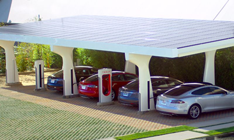 Van Zwolle naar Zagreb zoeven: Tesla opent nieuwe superchargers