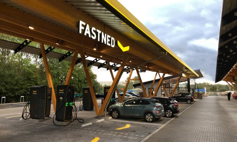 Fastned Tesla supercharger snellader laadpalen laadstation duitsland