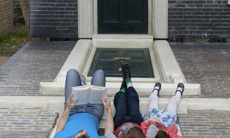 Kruip over de gevel als Spiderman