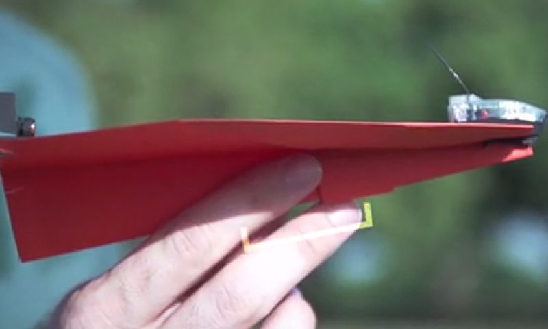 Crowdpleaser: tofste papieren vliegtuigje ooit